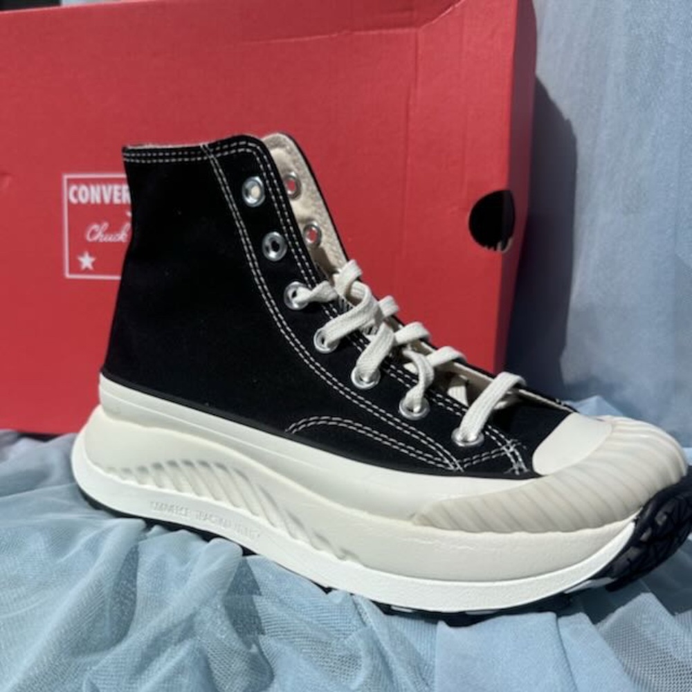 NWT Converse Platform Shoes - Picture 3 of 6